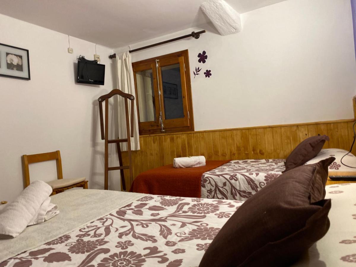 Hostal La Cuineta De Cal Triuet Gosol Exterior photo